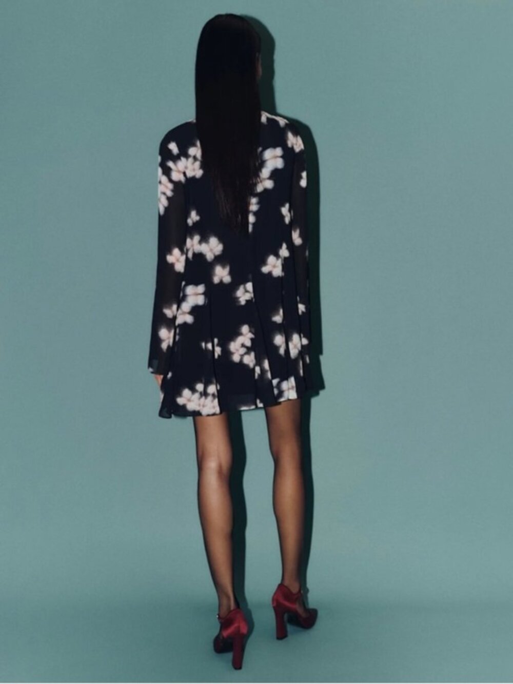 NEW Reformation Torin Mini Dress Floral Black Onyx Bell Sleeves Minimalist Small - Picture 3 of 10